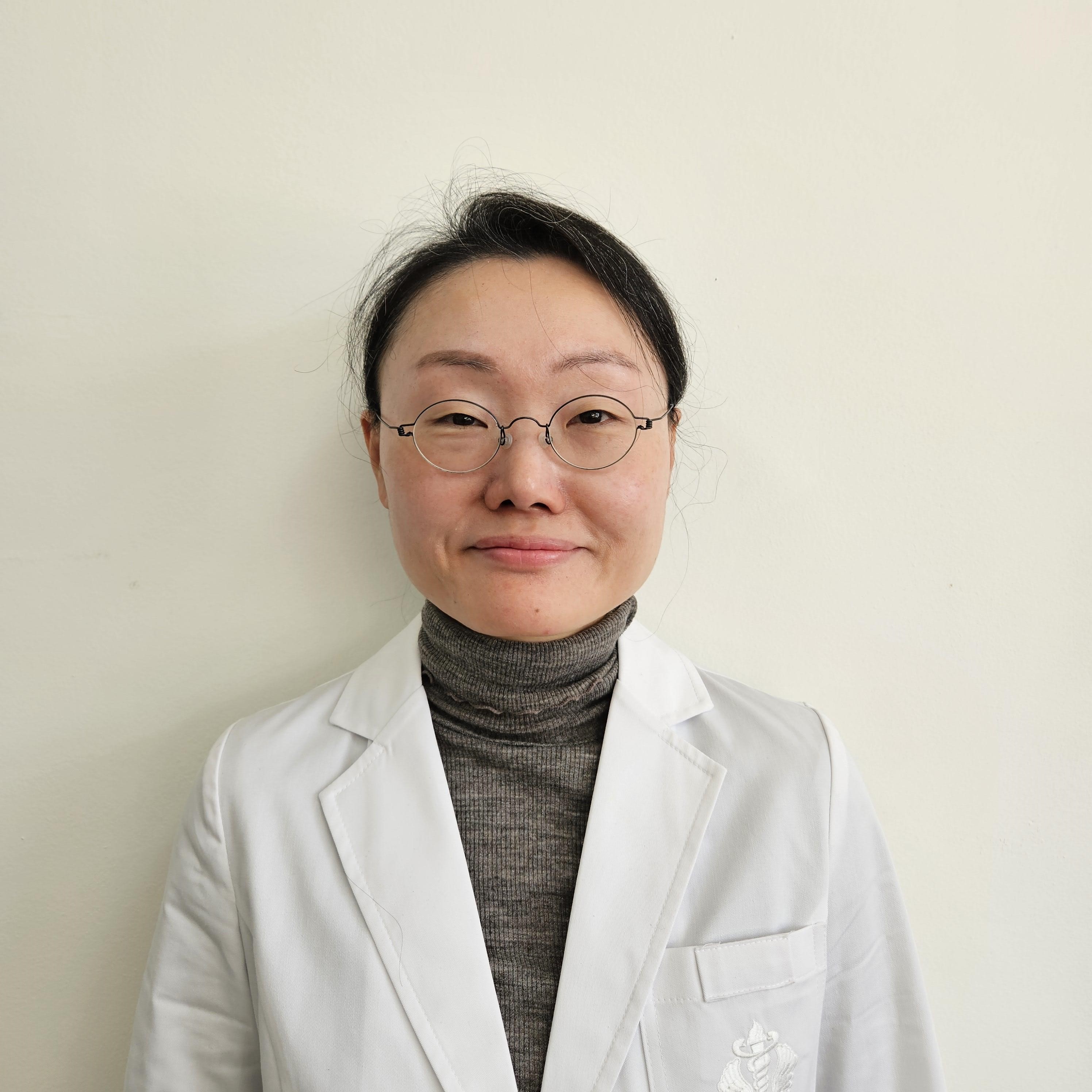 김명신 사진